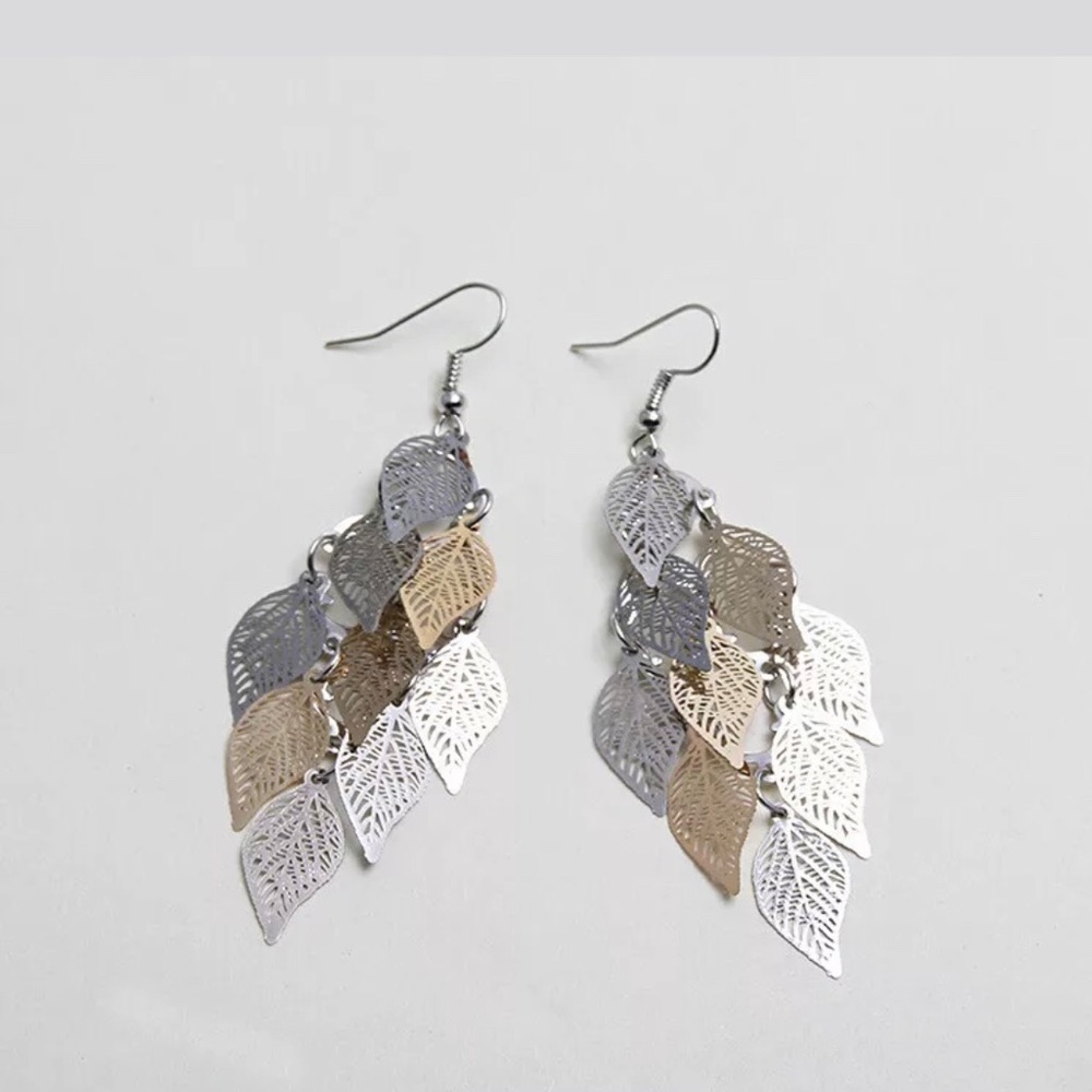 NWT Leaf Dangle Earrings